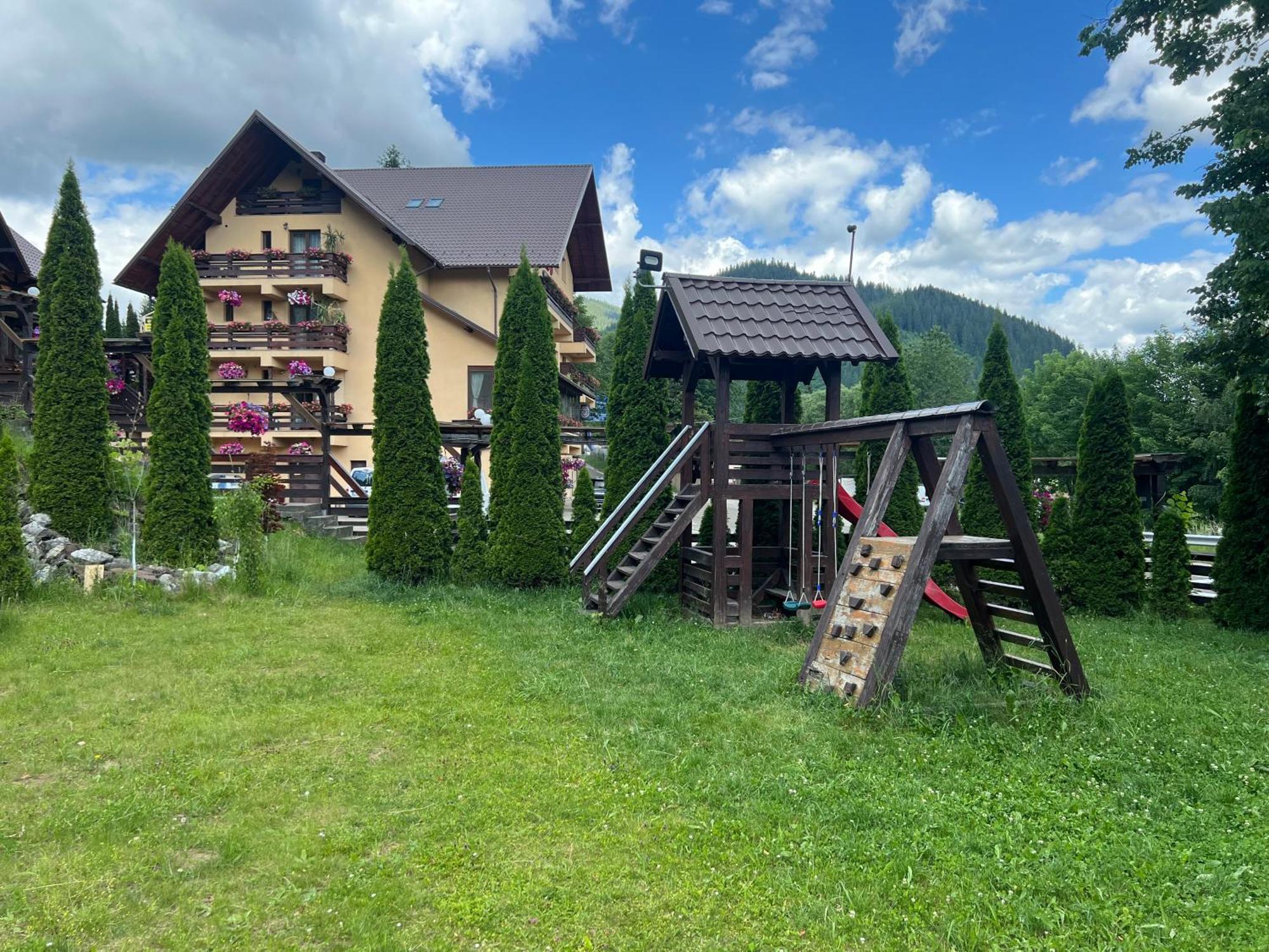 Pensiunea Vranis Sadova  Exteriér fotografie